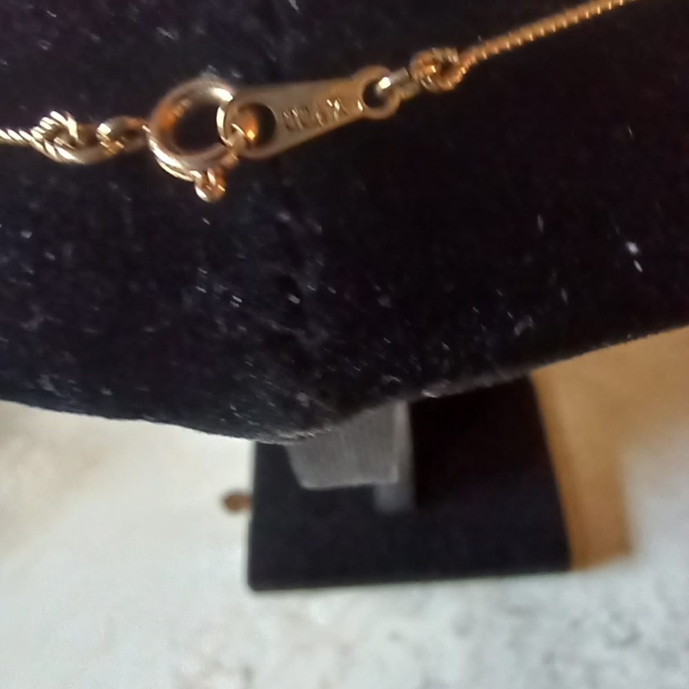 Avon Necklace - Picture 2 of 2